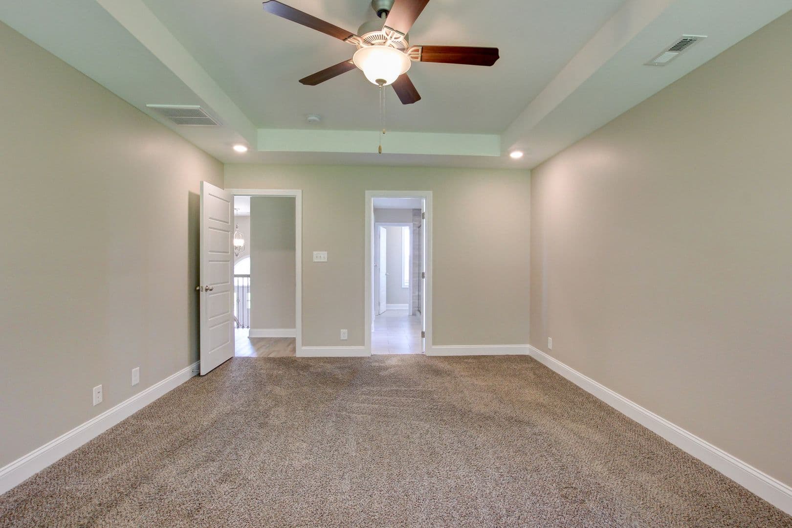 Clarksville House: 1121 Cardinal Creek Drive