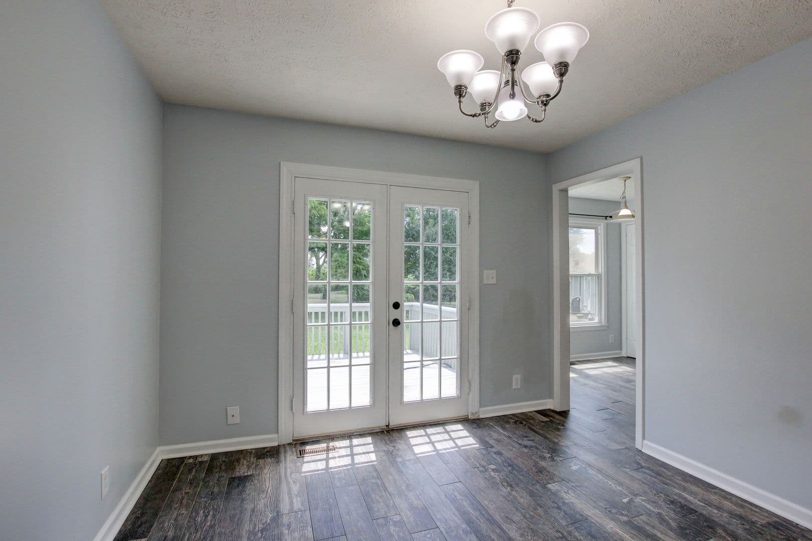 Clarksville House: 180 Kings Deer Drive