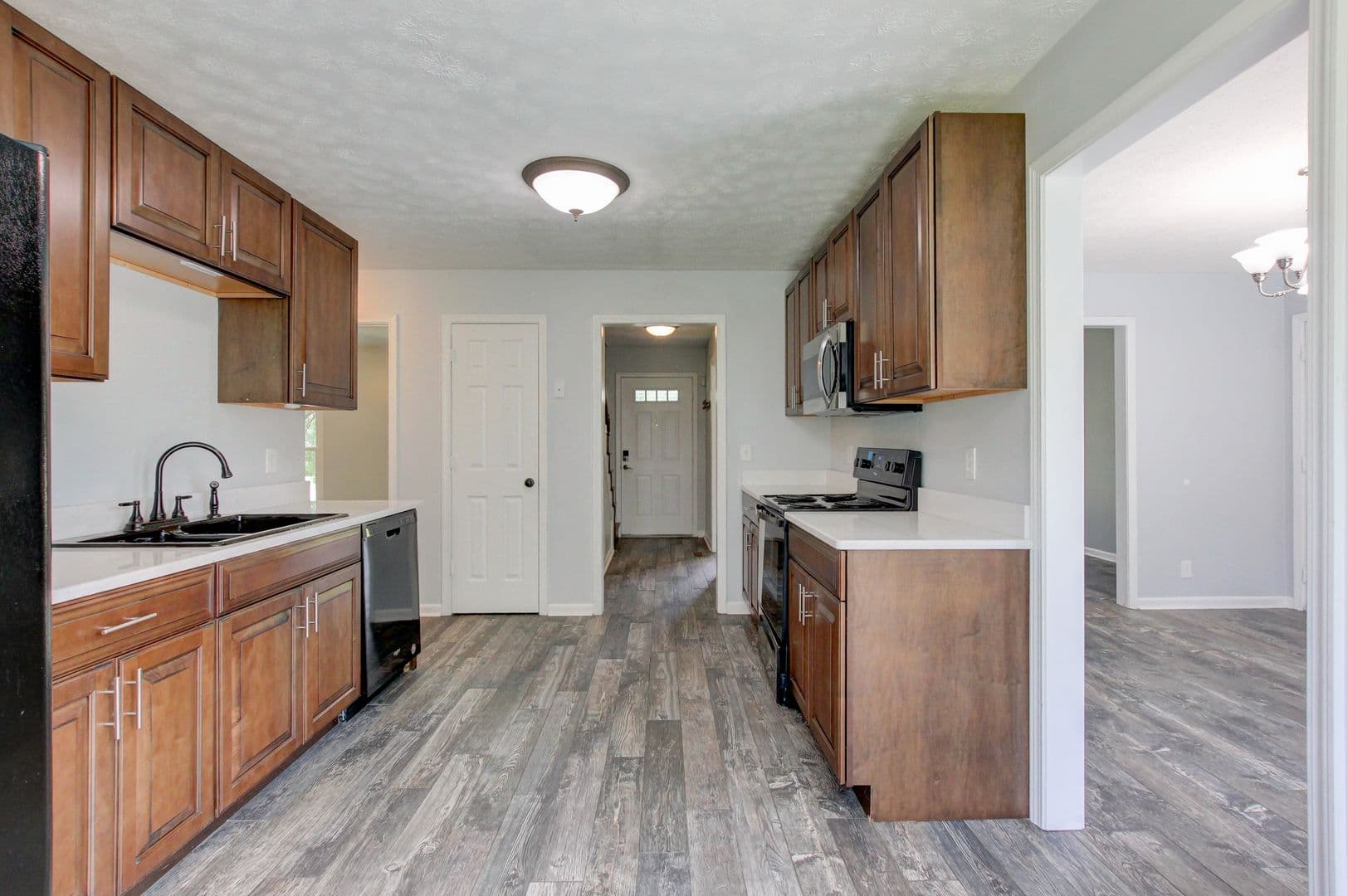 Clarksville House: 180 Kings Deer Drive