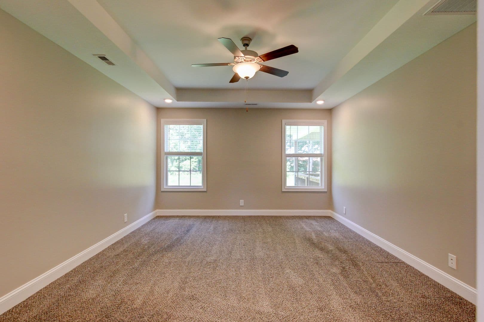 Clarksville House: 1121 Cardinal Creek Drive