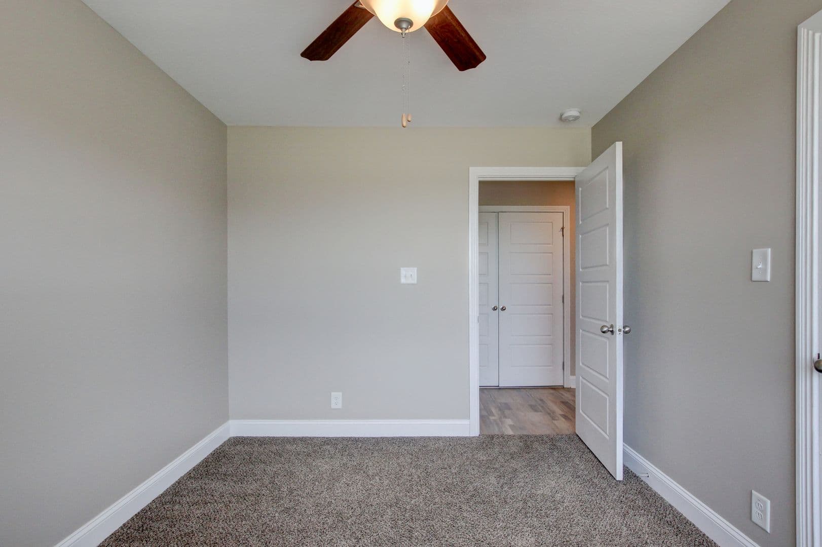 Clarksville House: 1121 Cardinal Creek Drive