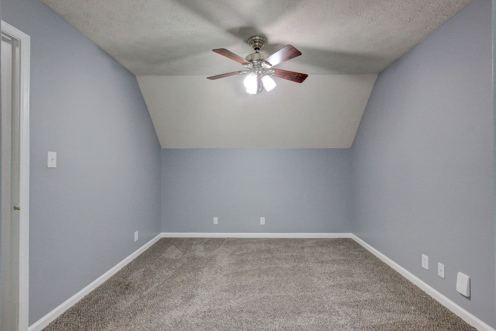 Clarksville House: 180 Kings Deer Drive