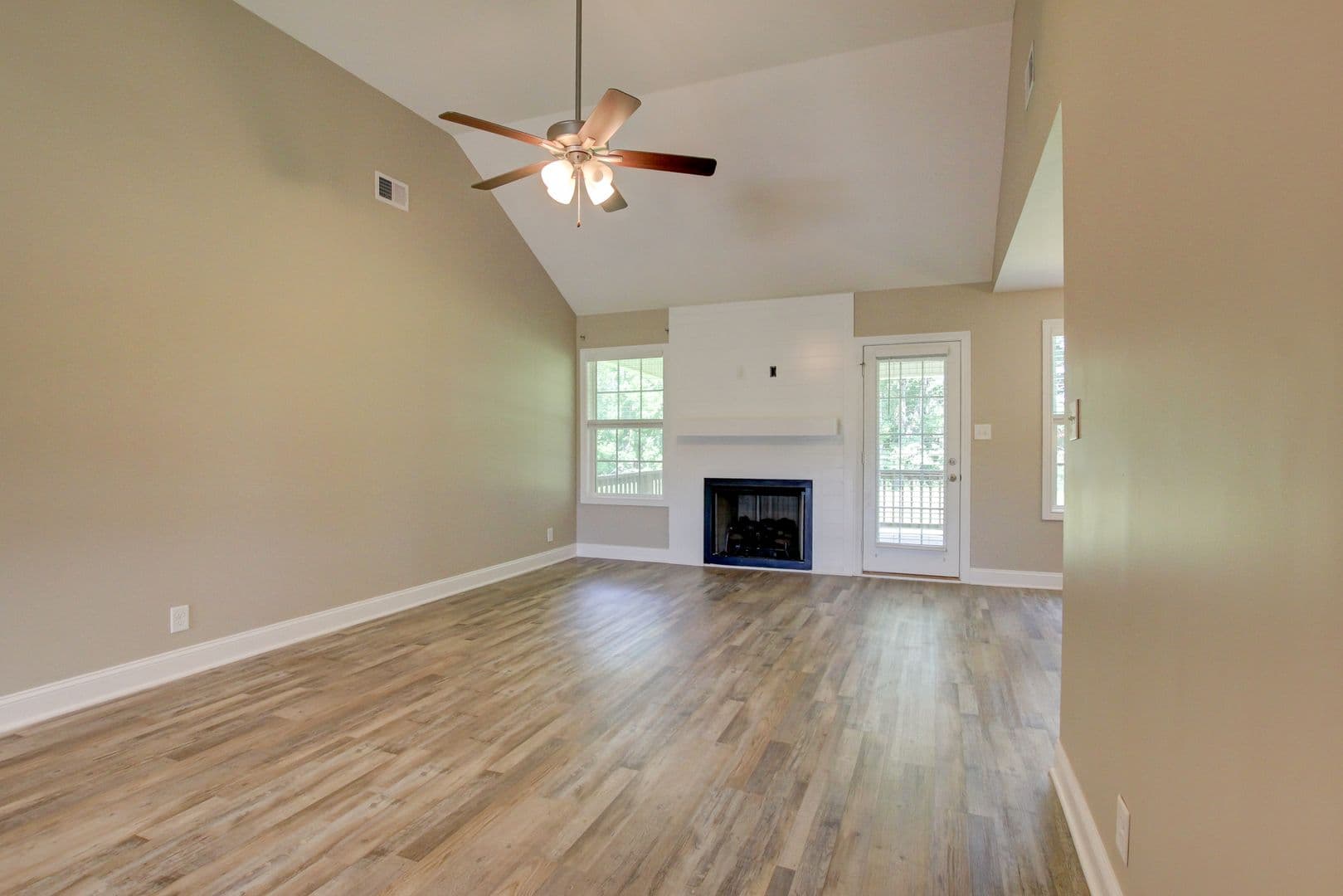 Clarksville House: 1121 Cardinal Creek Drive