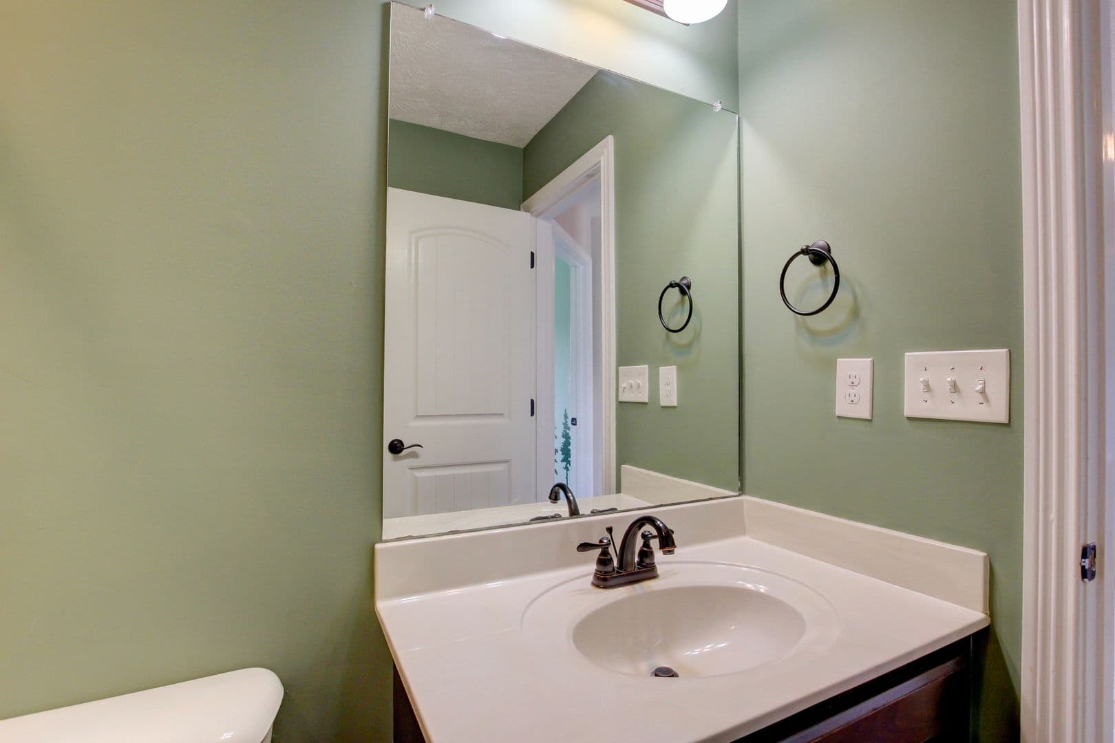 Clarksville House: 716 Cavalier Drive