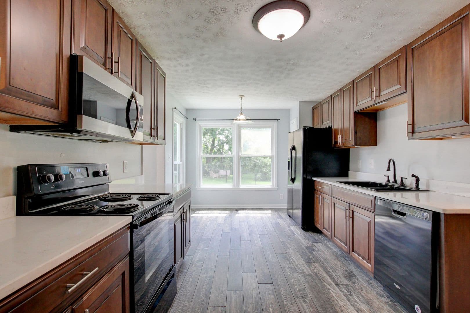 Clarksville House: 180 Kings Deer Drive