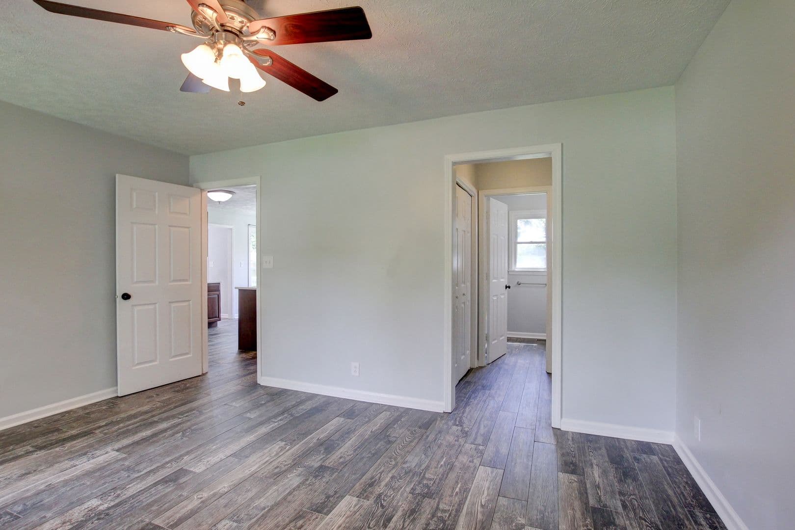 Clarksville House: 180 Kings Deer Drive