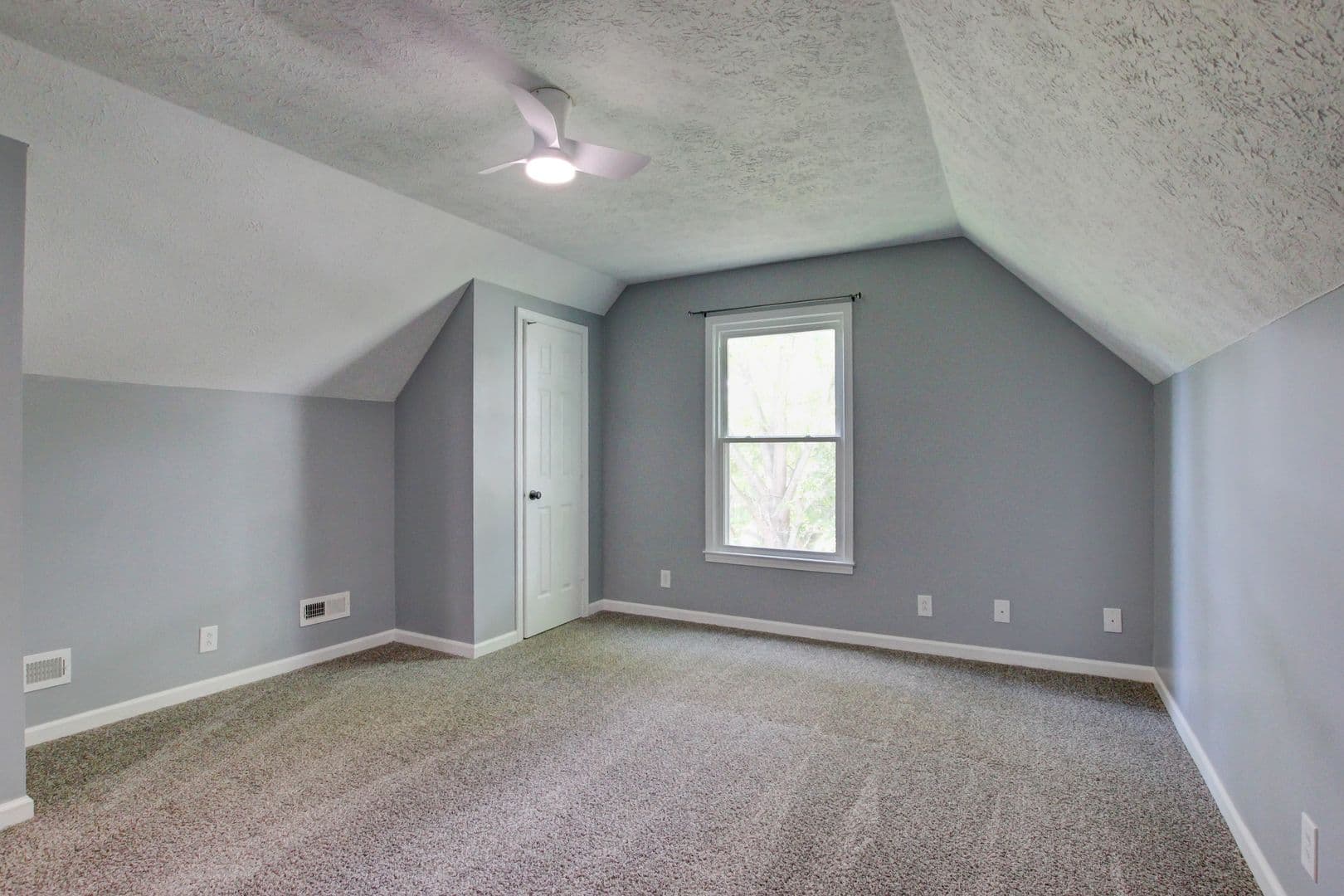 Clarksville House: 180 Kings Deer Drive