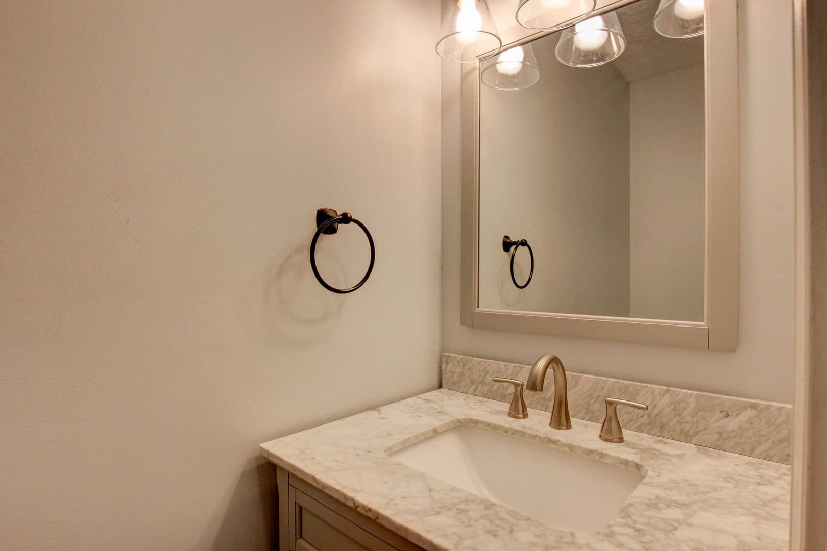 Clarksville House: 180 Kings Deer Drive