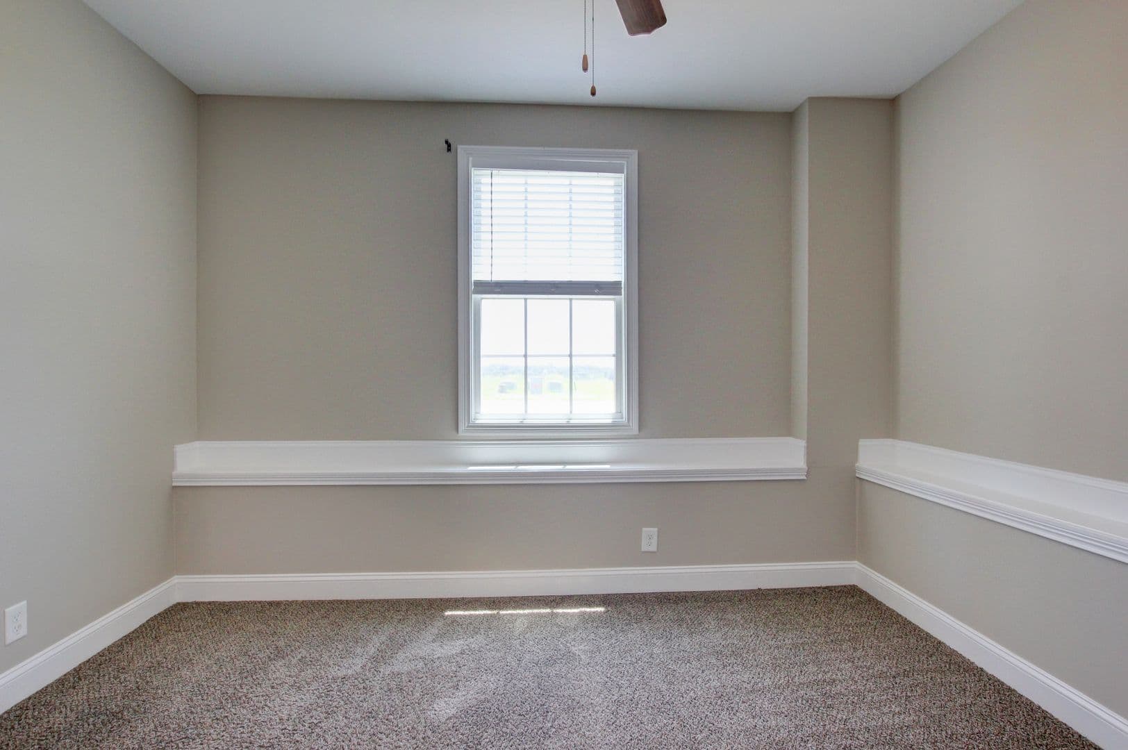 Clarksville House: 1121 Cardinal Creek Drive
