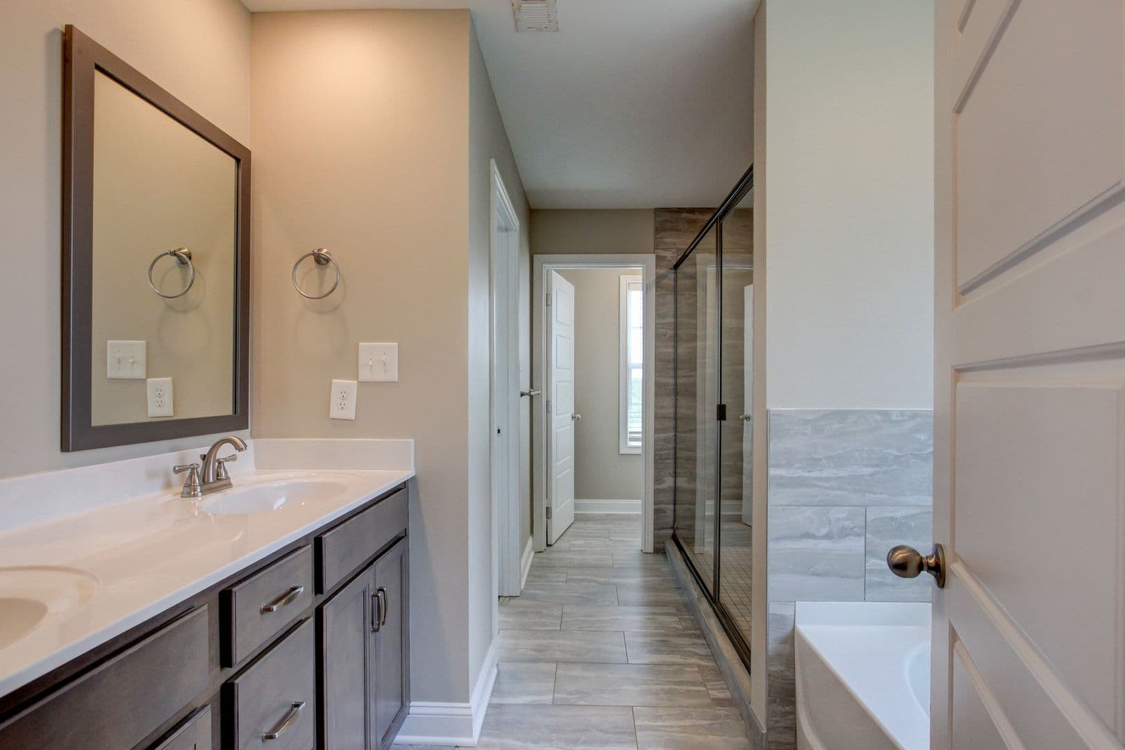 Clarksville House: 1121 Cardinal Creek Drive