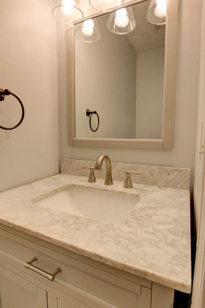 Clarksville House: 180 Kings Deer Drive