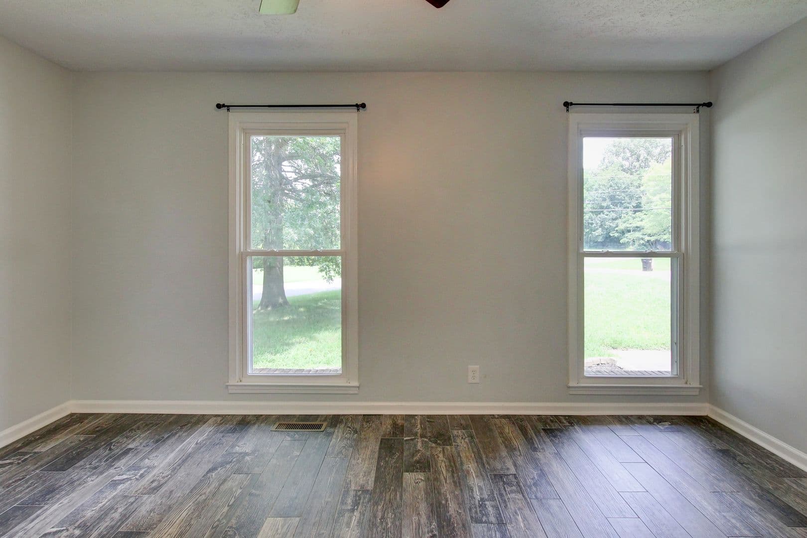 Clarksville House: 180 Kings Deer Drive