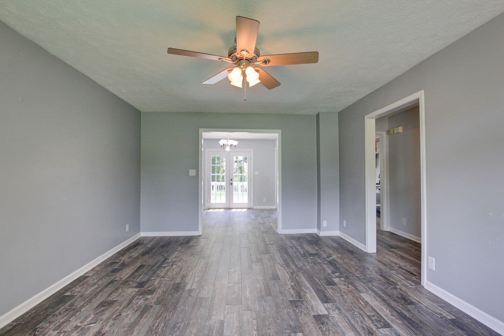 Clarksville House: 180 Kings Deer Drive