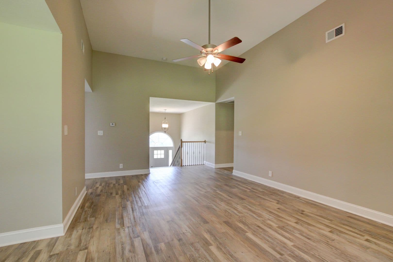 Clarksville House: 1121 Cardinal Creek Drive