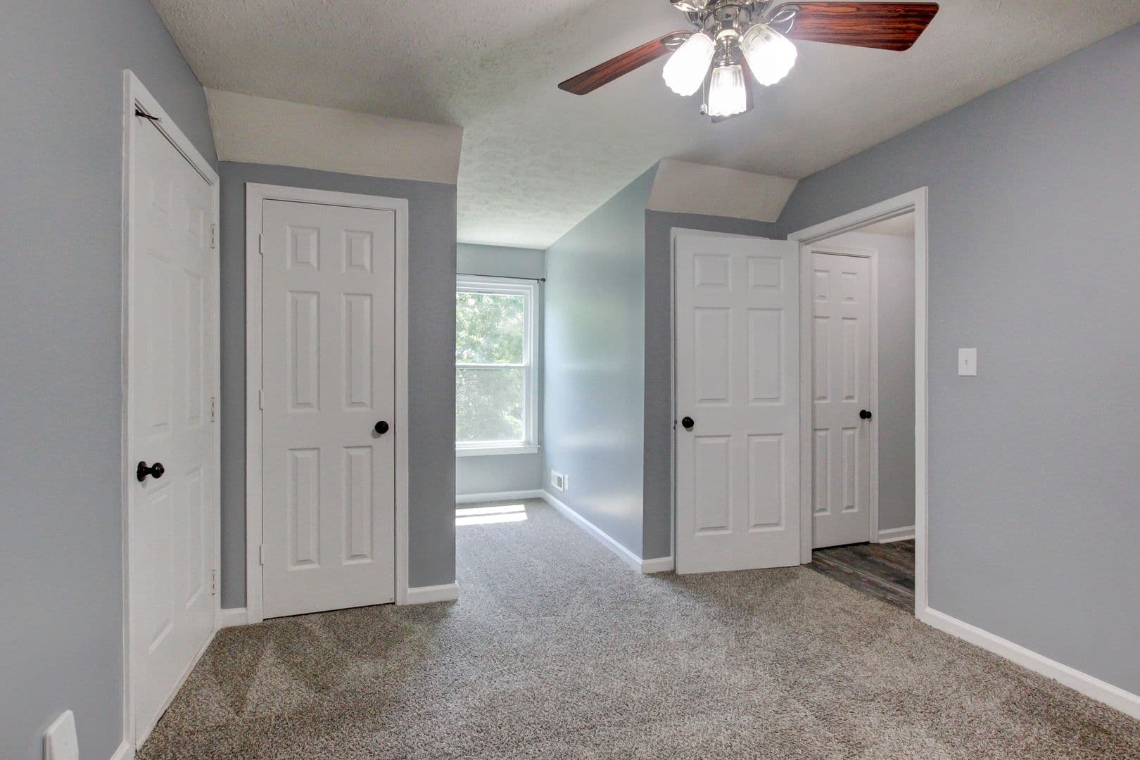 Clarksville House: 180 Kings Deer Drive