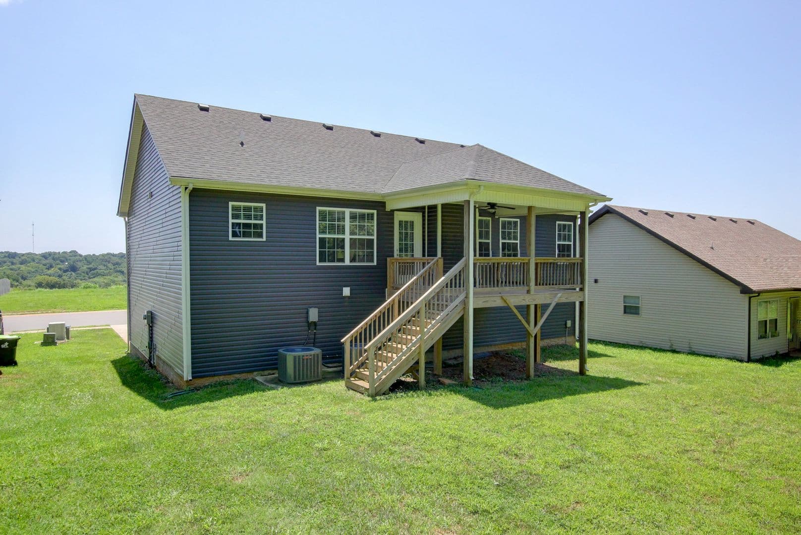 Clarksville House: 1121 Cardinal Creek Drive