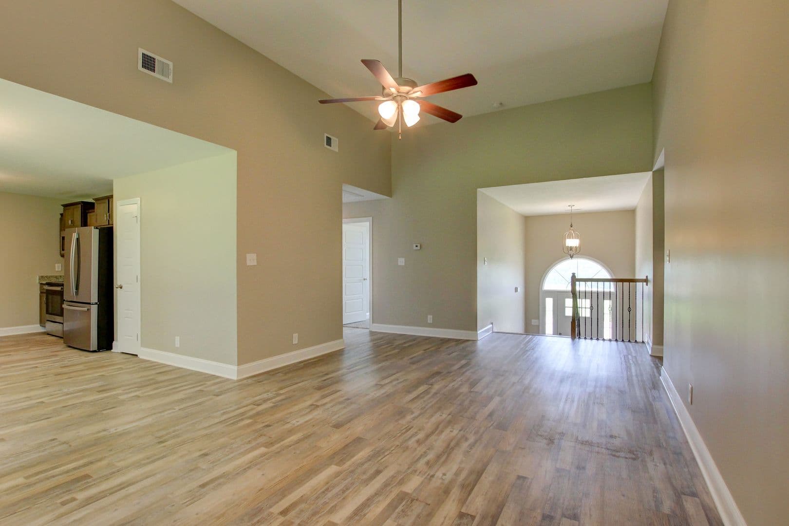 Clarksville House: 1121 Cardinal Creek Drive
