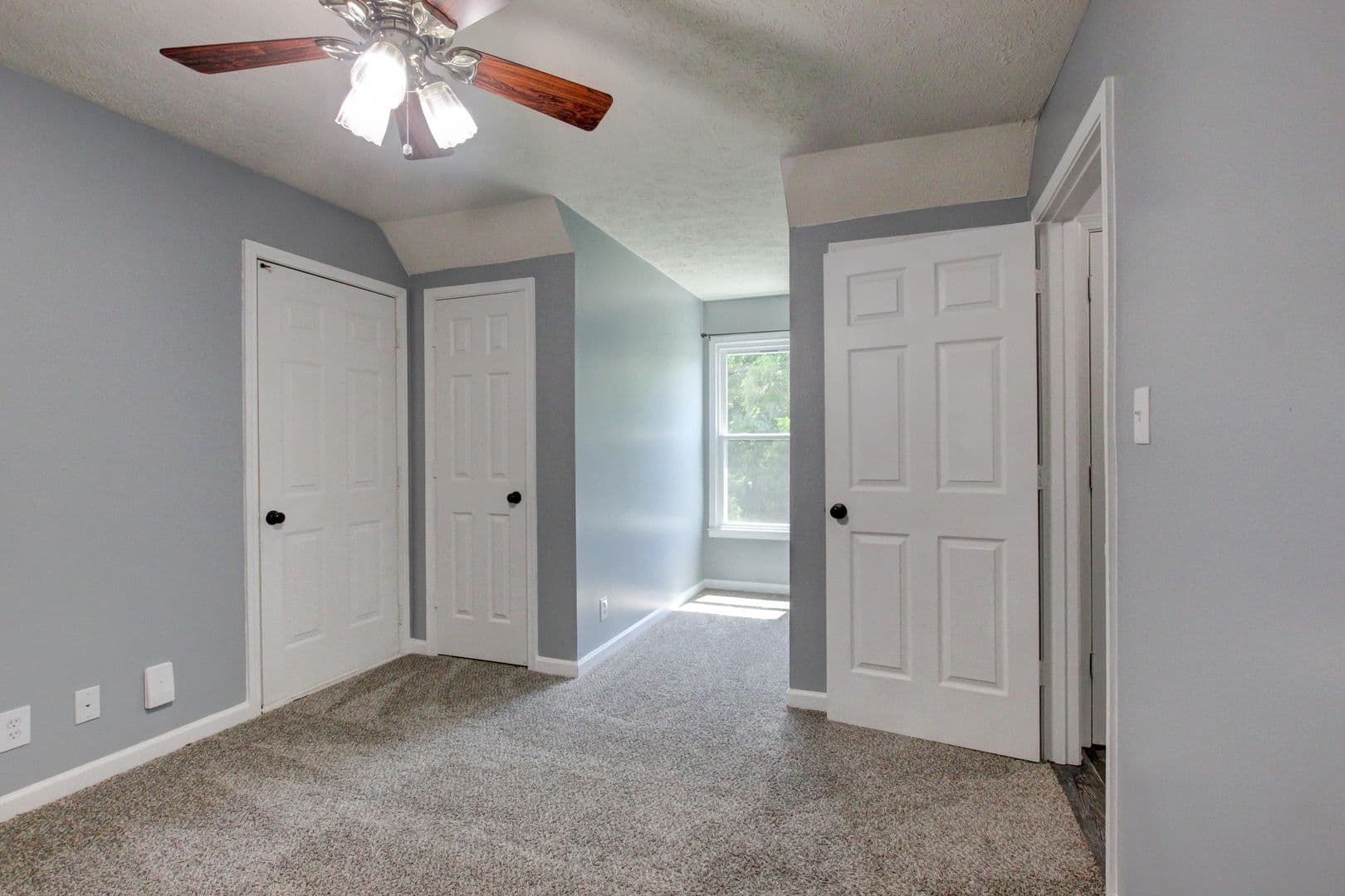 Clarksville House: 180 Kings Deer Drive