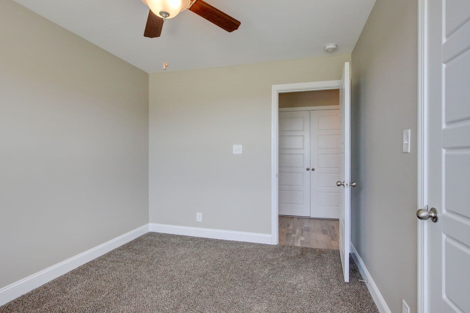 Clarksville House: 1121 Cardinal Creek Drive