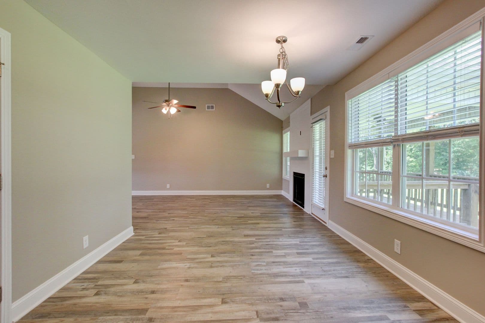 Clarksville House: 1121 Cardinal Creek Drive