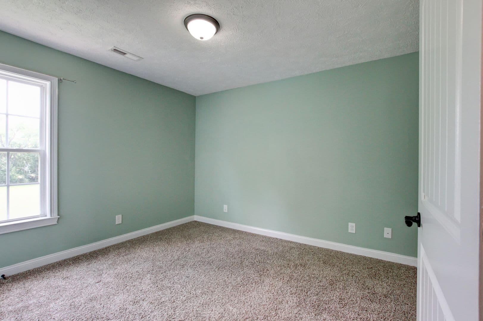 Clarksville House: 716 Cavalier Drive