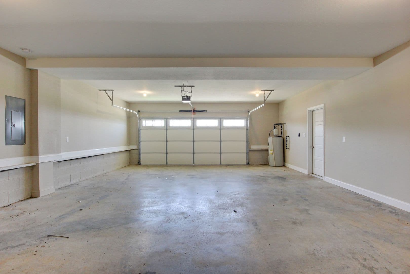 Clarksville House: 1121 Cardinal Creek Drive