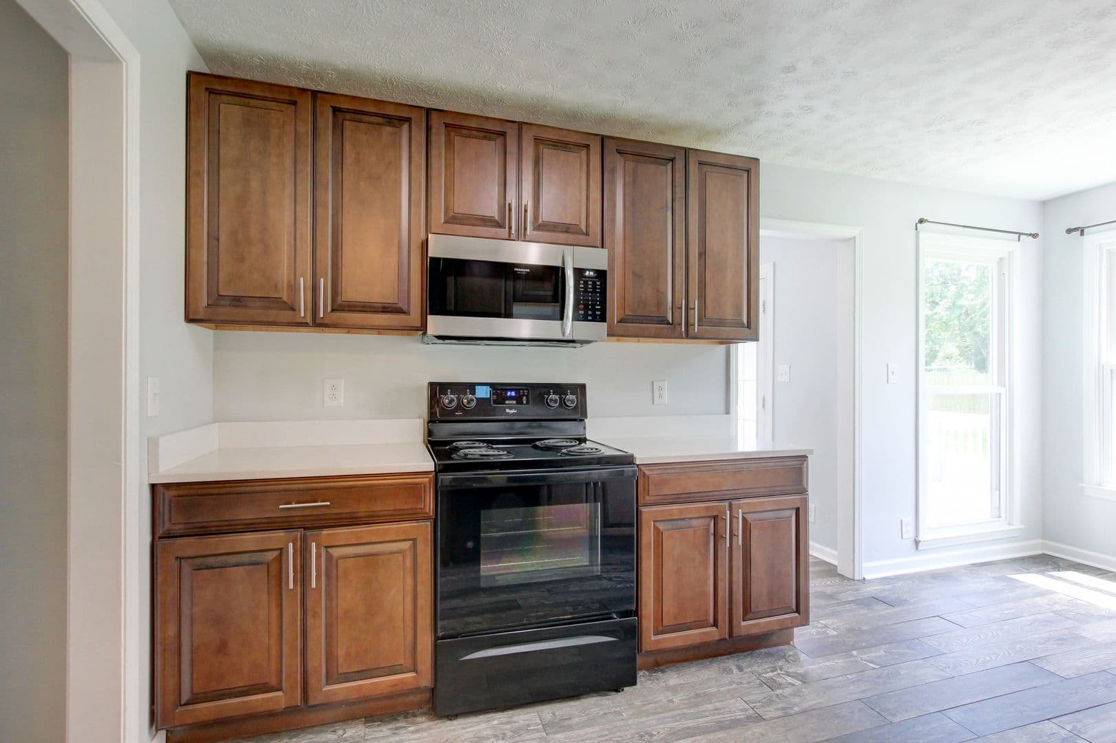 Clarksville House: 180 Kings Deer Drive