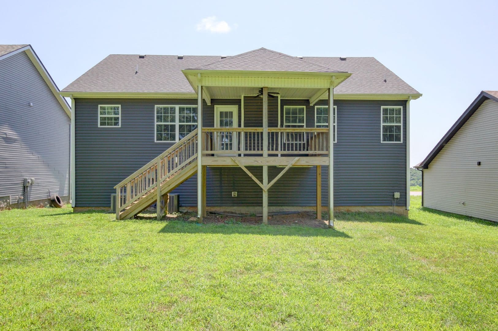 Clarksville House: 1121 Cardinal Creek Drive