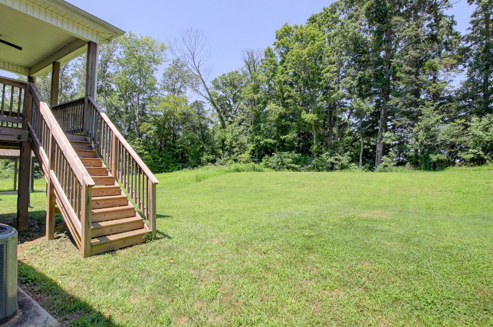 Clarksville House: 1121 Cardinal Creek Drive