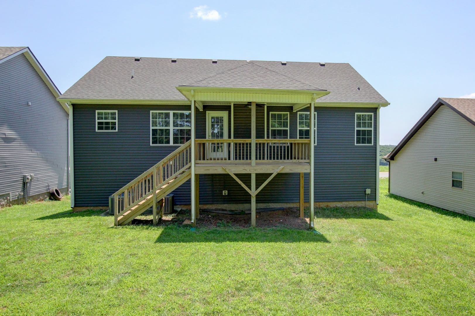 Clarksville House: 1121 Cardinal Creek Drive