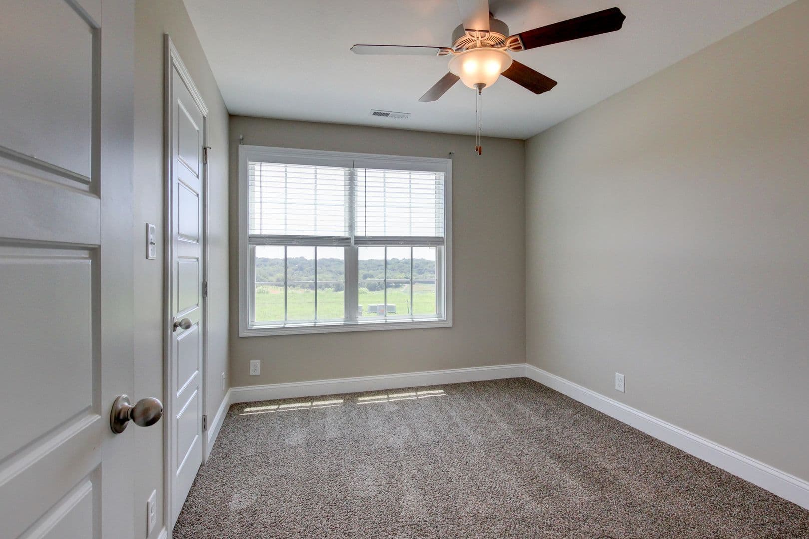 Clarksville House: 1121 Cardinal Creek Drive