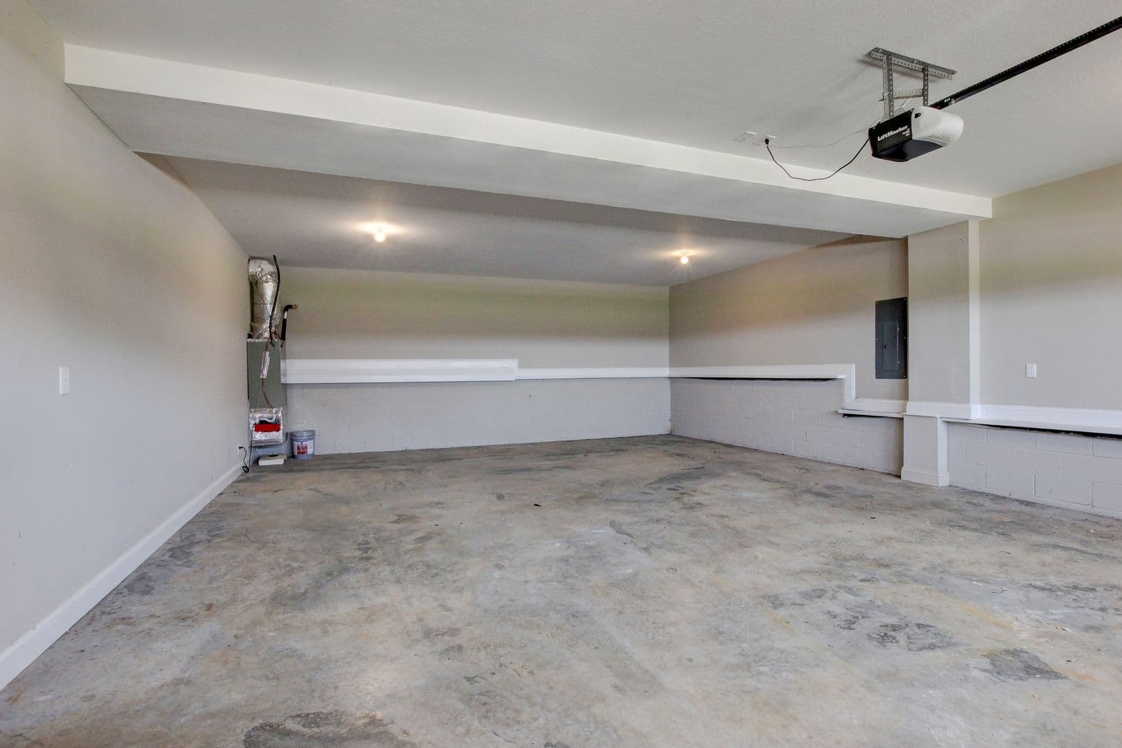 Clarksville House: 1121 Cardinal Creek Drive