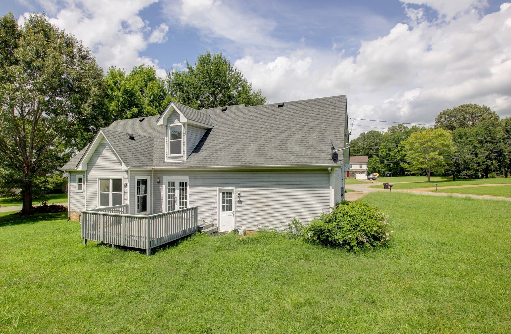 Clarksville House: 180 Kings Deer Drive