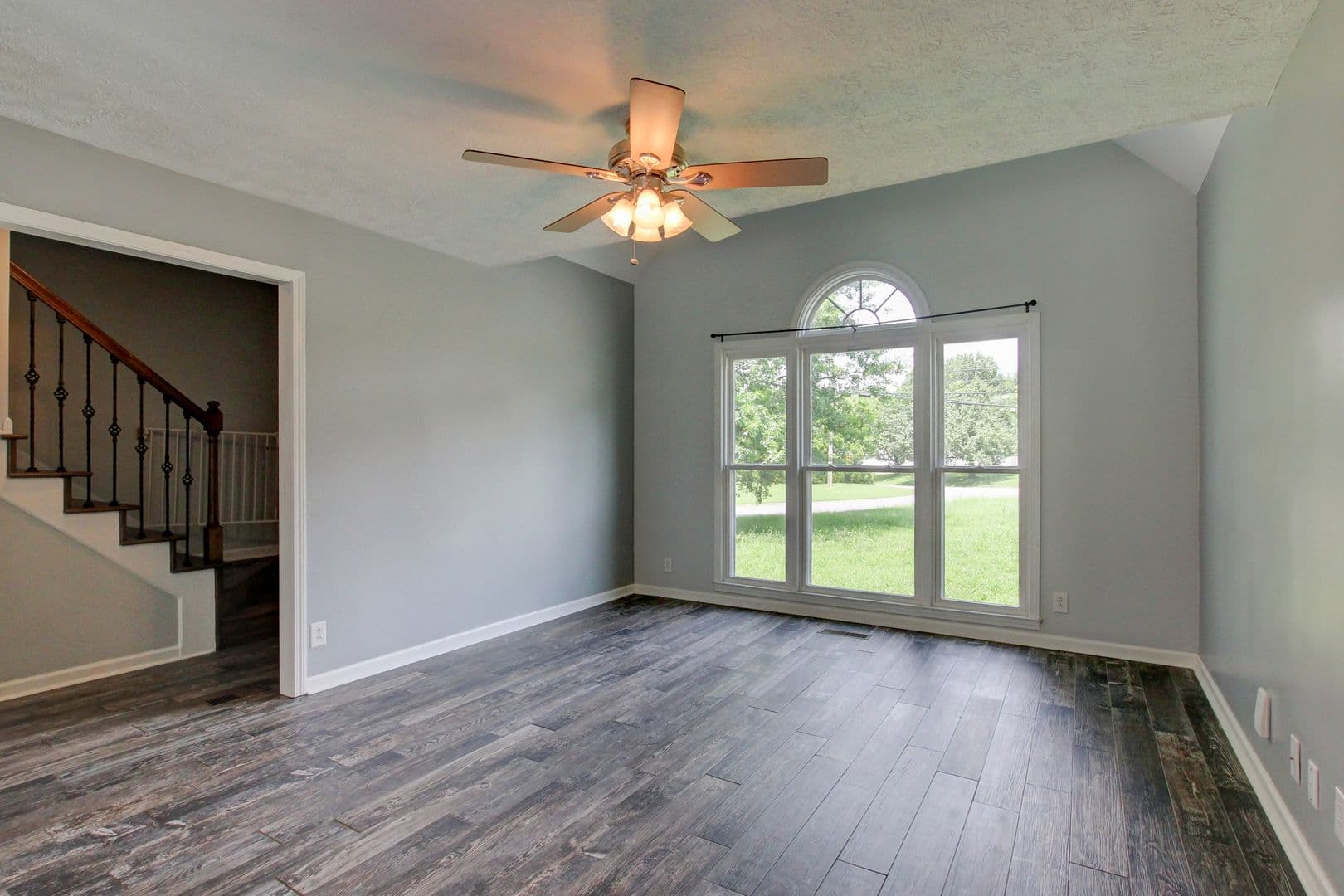 Clarksville House: 180 Kings Deer Drive