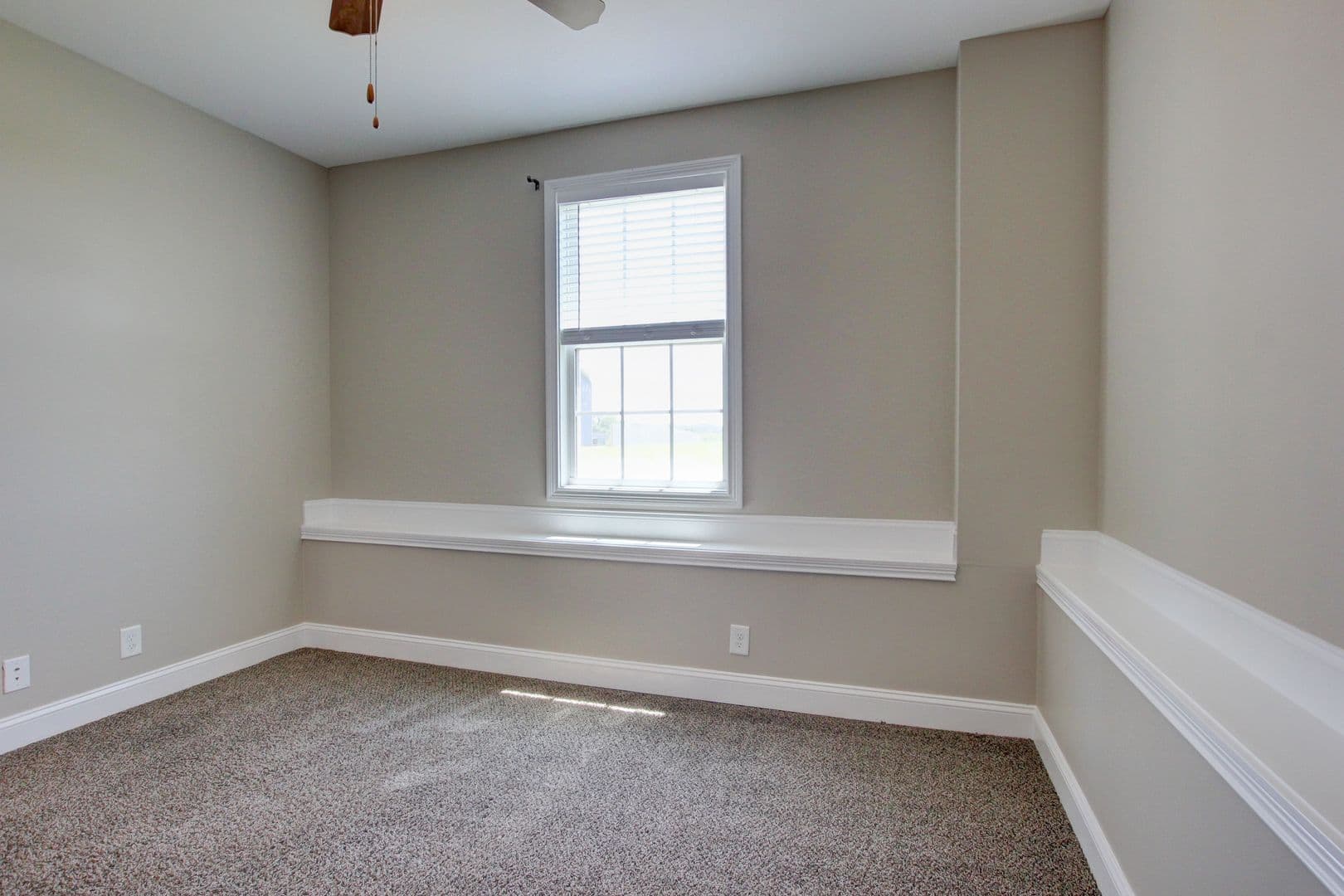 Clarksville House: 1121 Cardinal Creek Drive