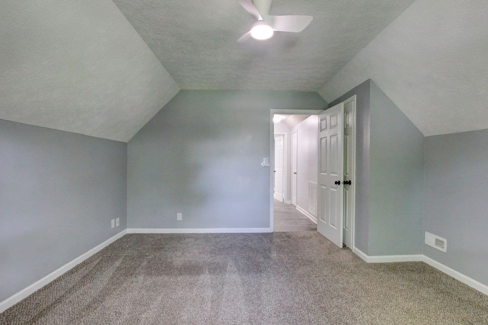Clarksville House: 180 Kings Deer Drive