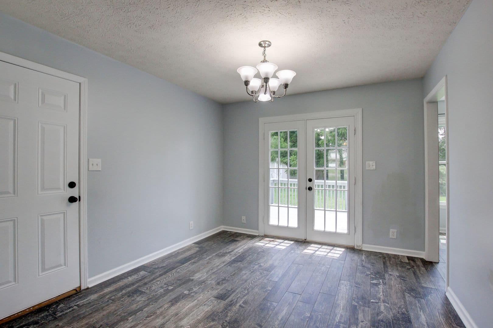 Clarksville House: 180 Kings Deer Drive