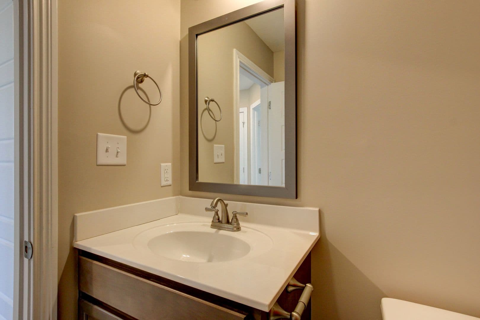 Clarksville House: 1121 Cardinal Creek Drive