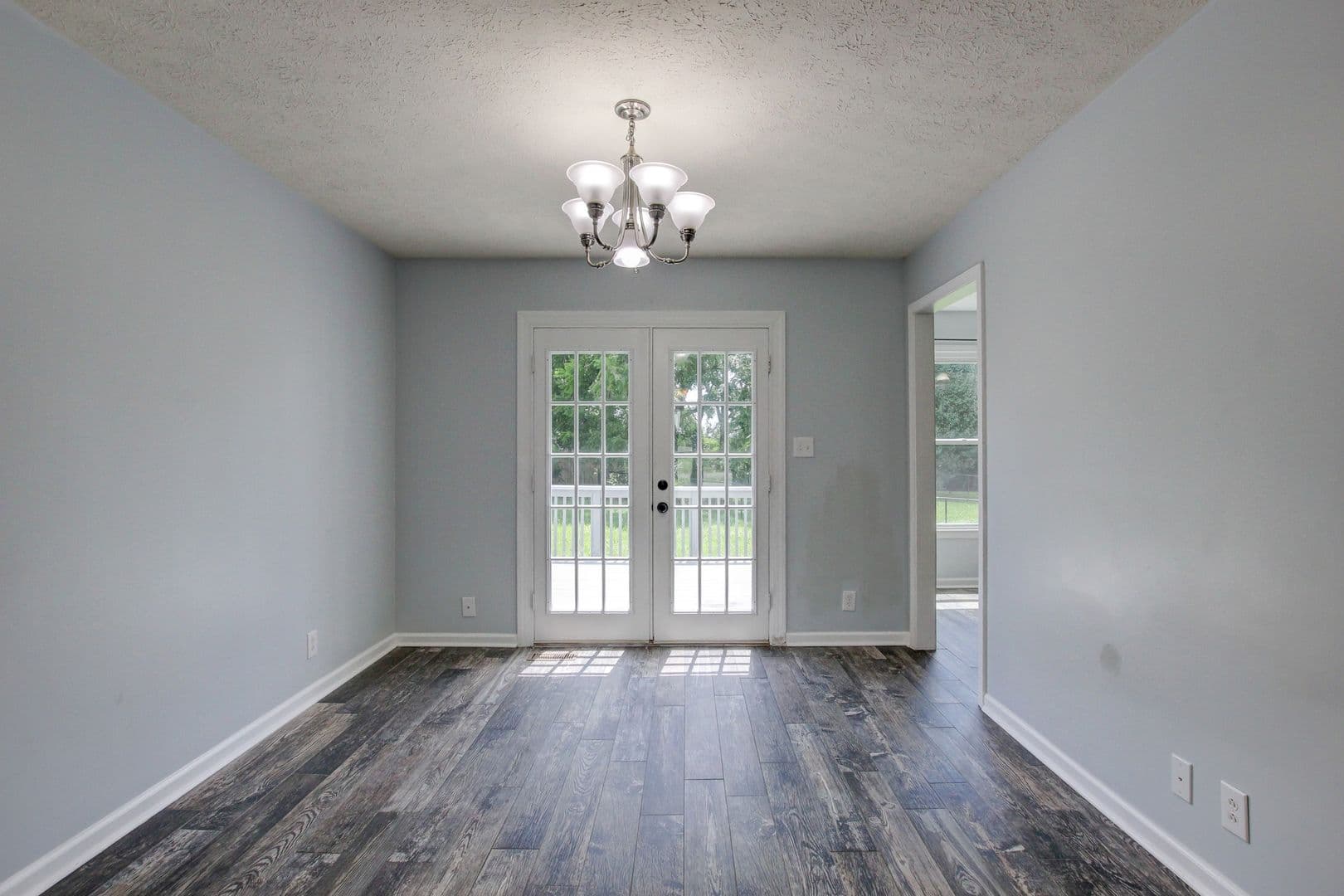 Clarksville House: 180 Kings Deer Drive