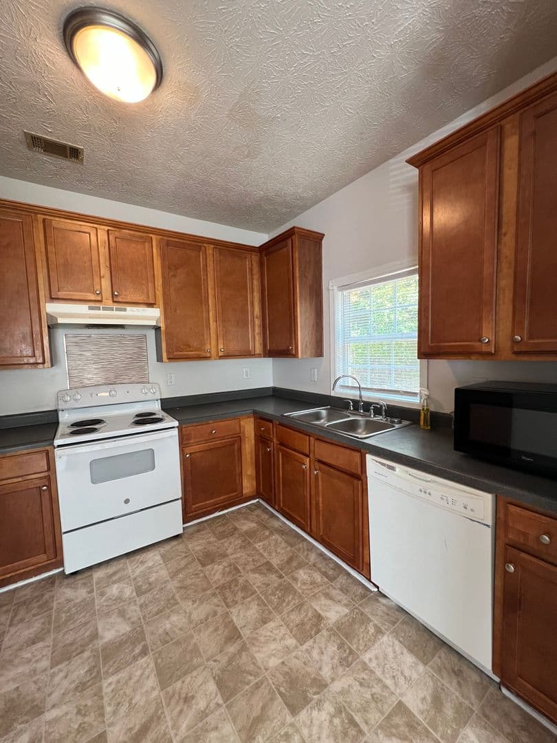 Athens Apartment: 390 Hawthorne Extension