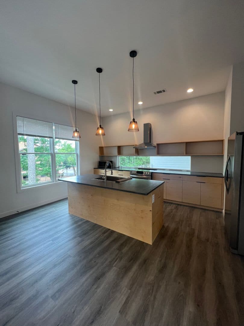 Athens Apartment: 213-221 North Avenue