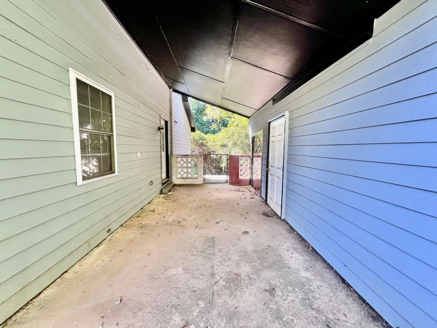 Athens House: 112 Cherry Lane