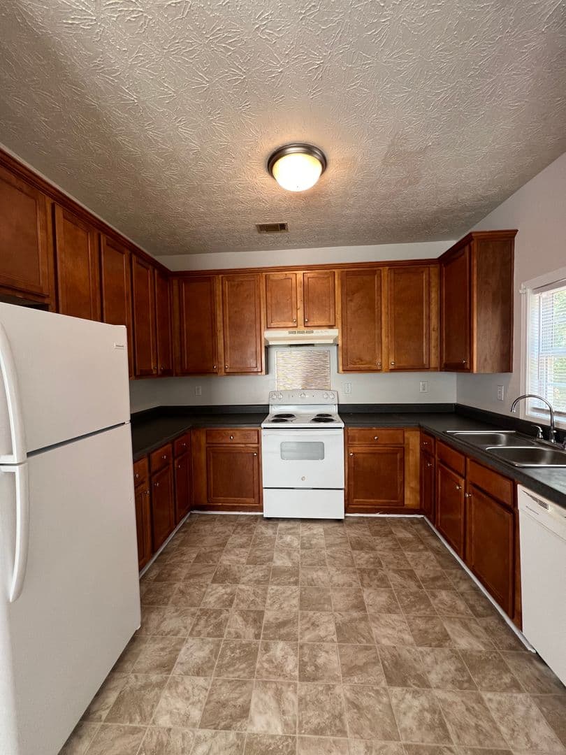 Athens Apartment: 390 Hawthorne Extension