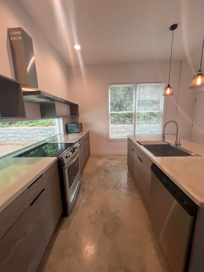 Athens Apartment: 213-221 North Avenue