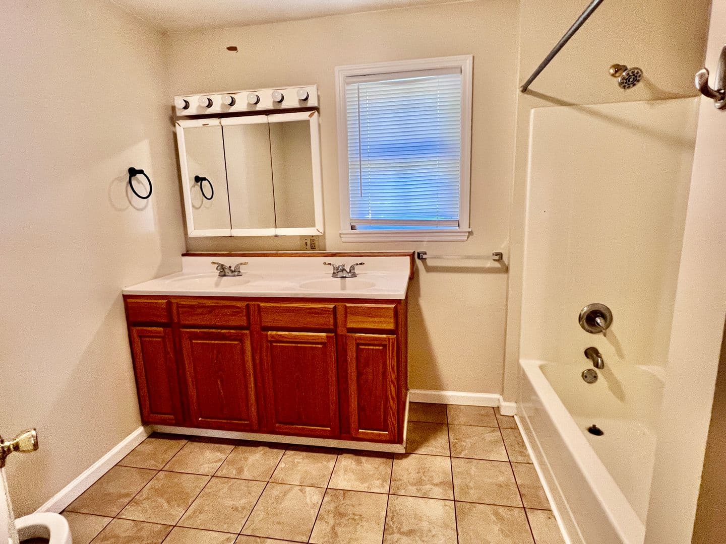 Athens House: 112 Cherry Lane