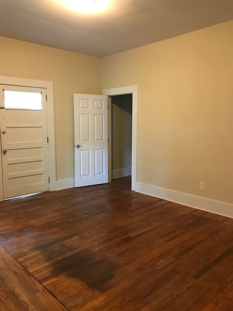 Athens Apartment: 650 Reese Street