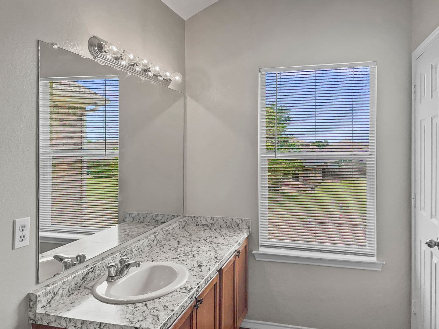 Forney House: 213 Long Prairie Dr