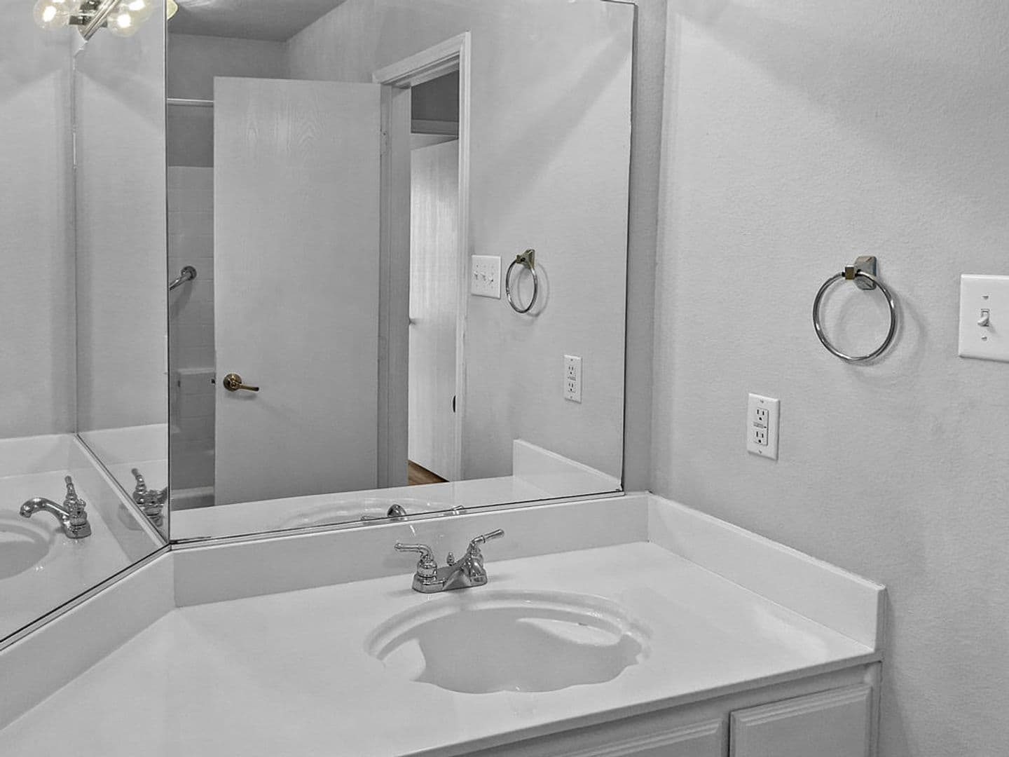 Fort Worth House: 6521 Regina Dr