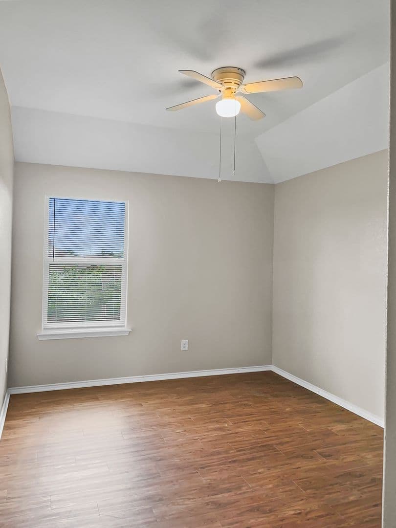 Forney House: 213 Long Prairie Dr