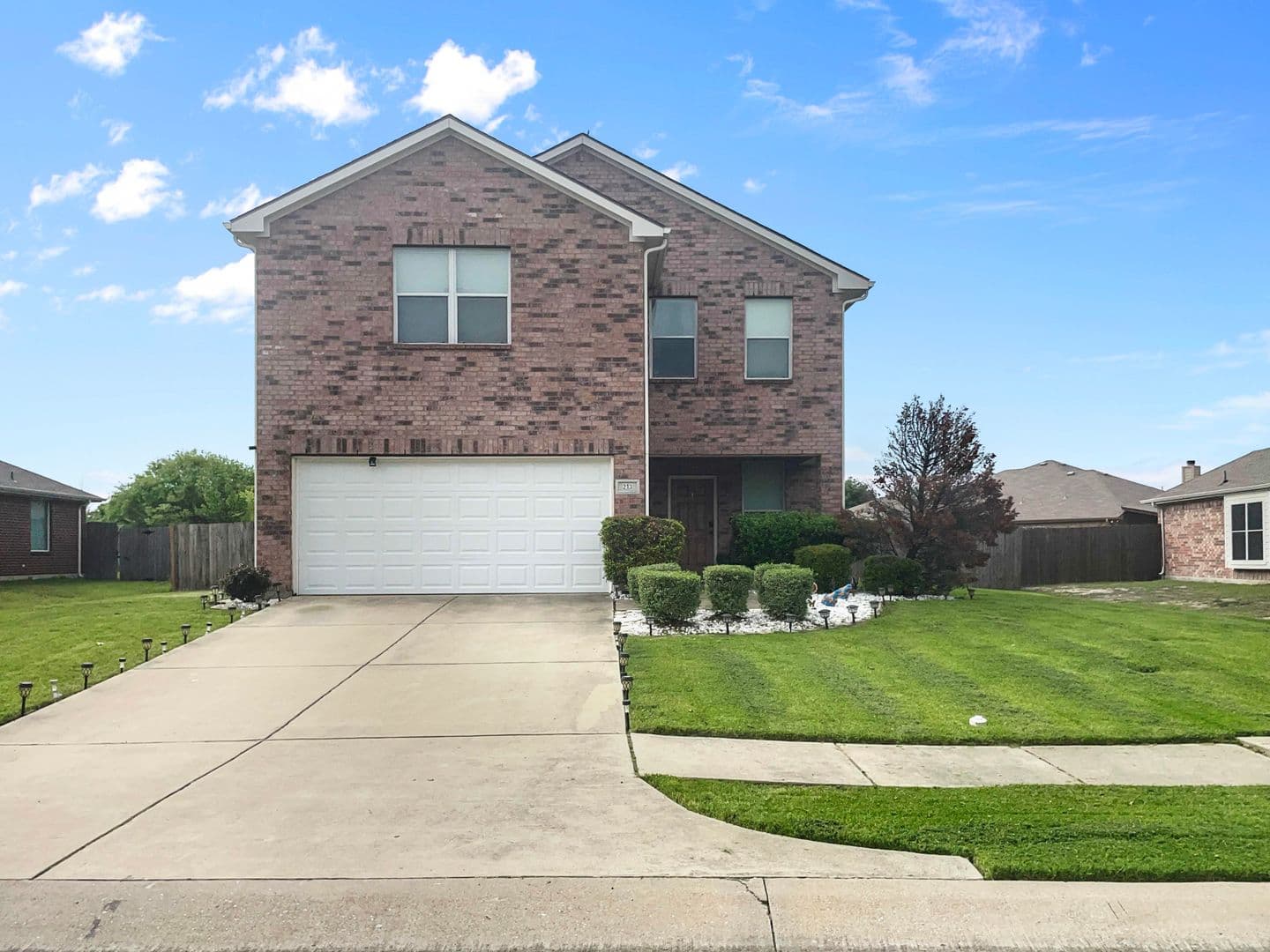 Forney House: 213 Long Prairie Dr